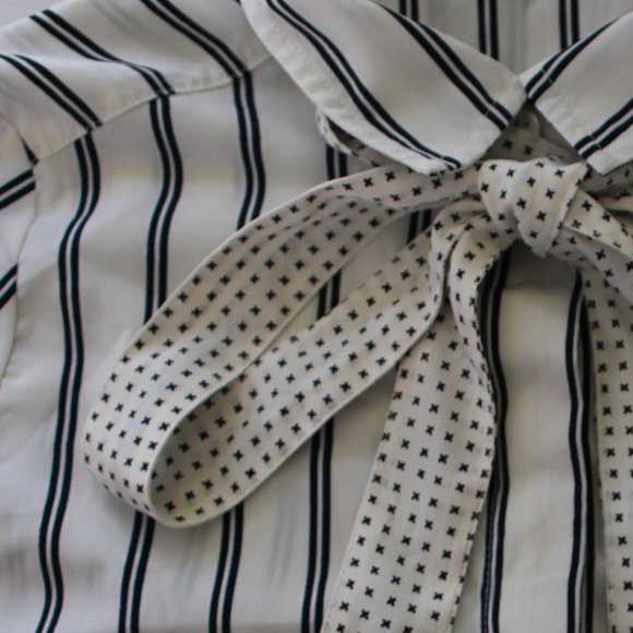 White Striped Button Down Shirt / Blouse With Bow, Abercrombie & Fitch - Picture 5 of 9